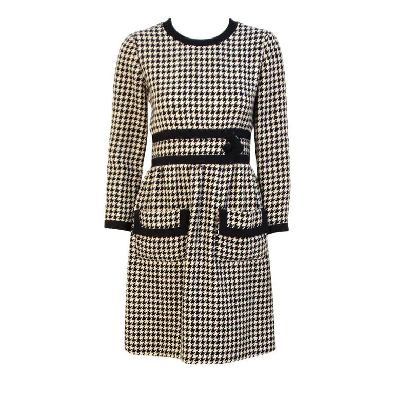Deal Explosion JEAN PATOU 1960s Wool Houndstooth Day Dress with Pockets
