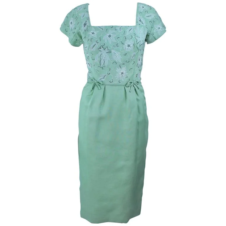 Instant Discount VINTAGE Circa 1950s Green Dress w/ White Floral Embroidery Size 2-4
