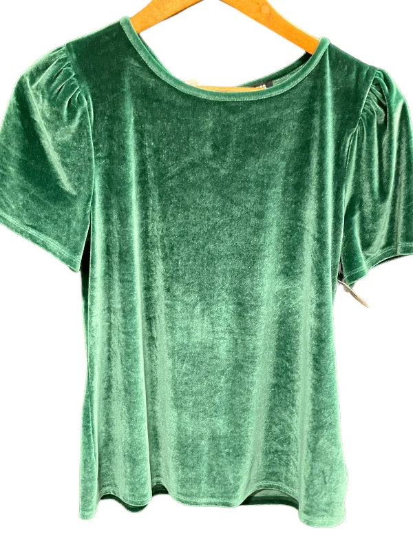 Inventory Reduction Green Top Short Sleeve Express, Size L